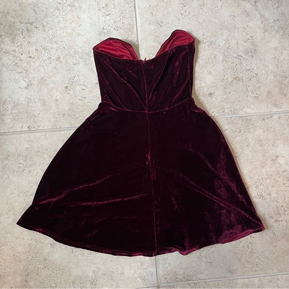 Lulu's Strapless Velvet Mini Dress in Deep Burgundy Deep V Cut - Picture 4 of 4